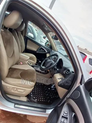 Toyota Vanguard 2011 Silver