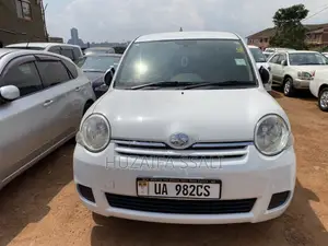 Toyota Sienta 2012 White