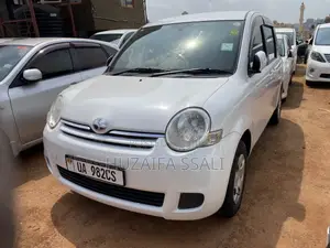 Toyota Sienta 2012 White
