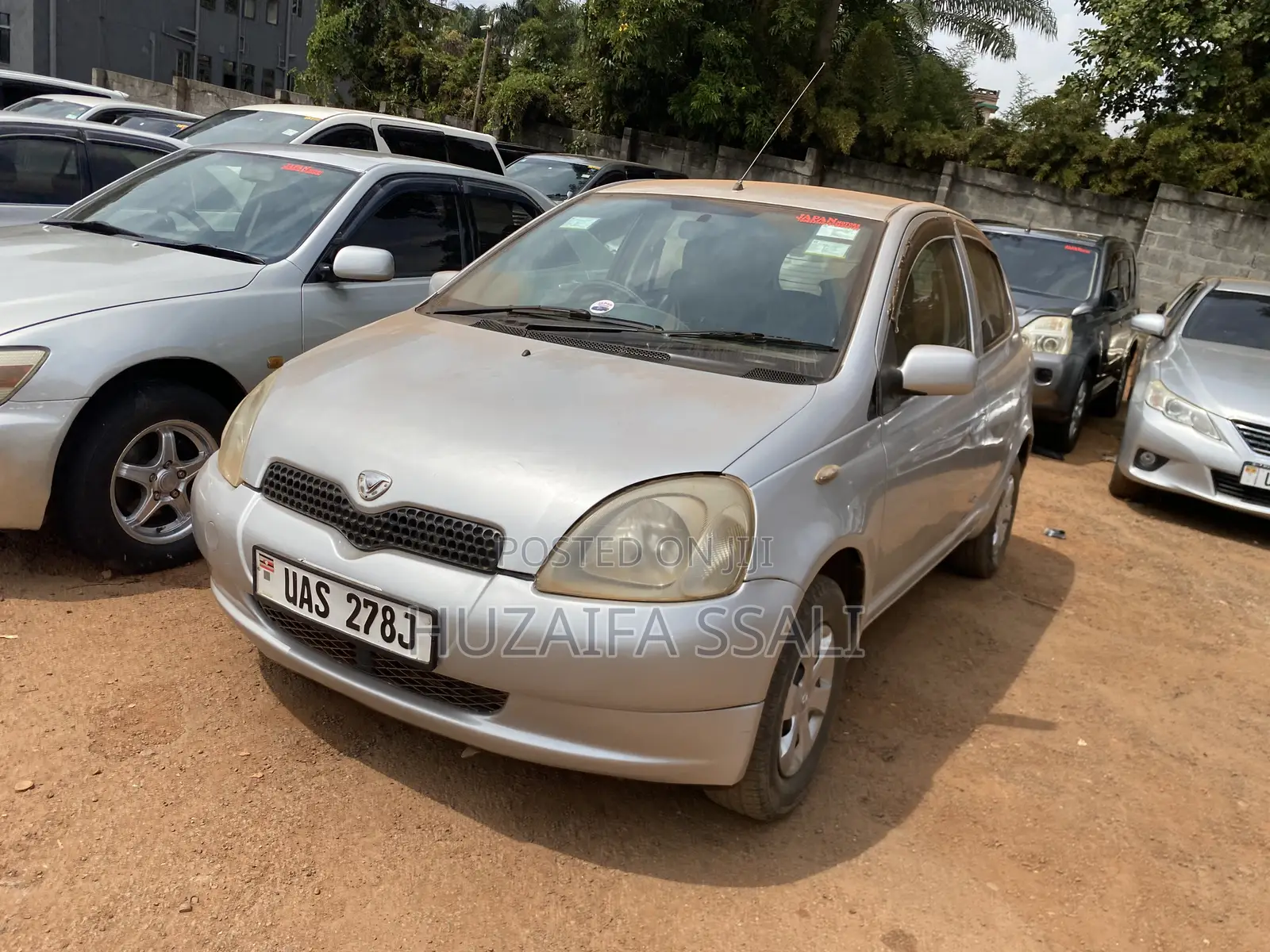 Toyota Vitz 2009 Silver
