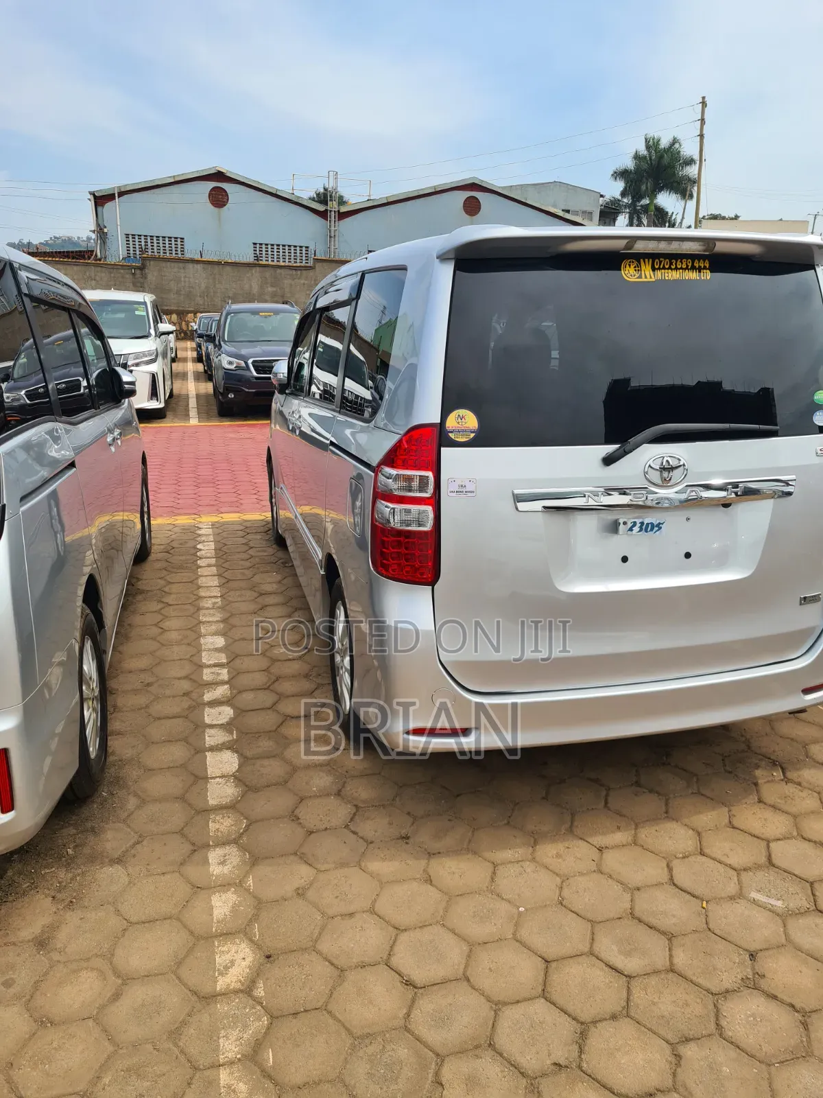 Toyota Noah 2013 Silver
