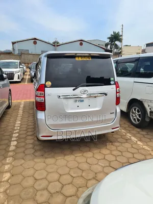 Toyota Noah 2013 Silver
