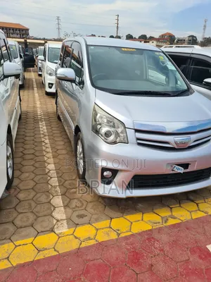 Toyota Noah 2013 Silver