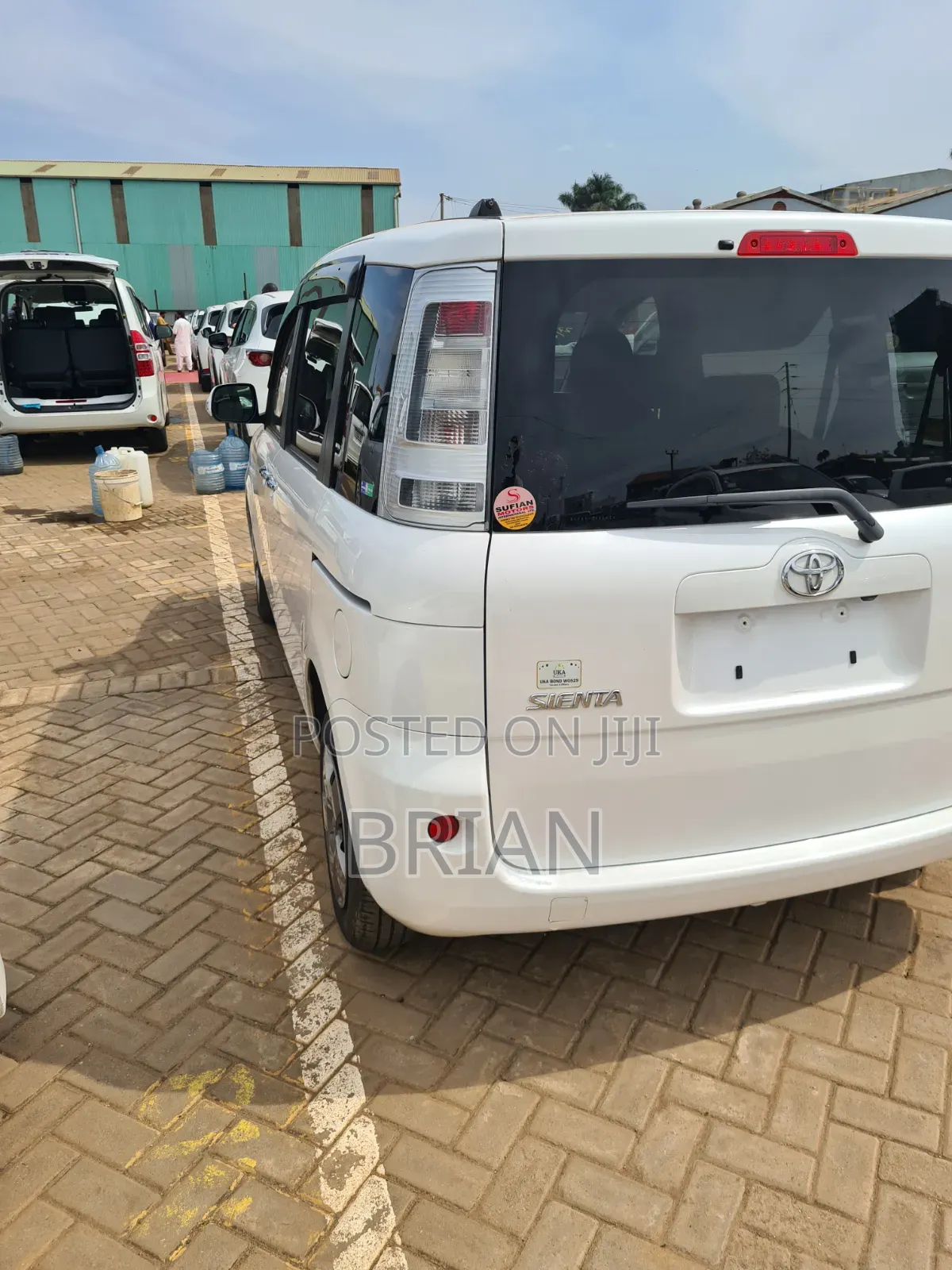 Toyota Sienta 2013 Silver