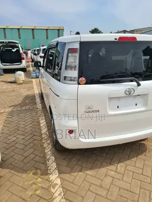 Toyota Sienta 2013 Silver