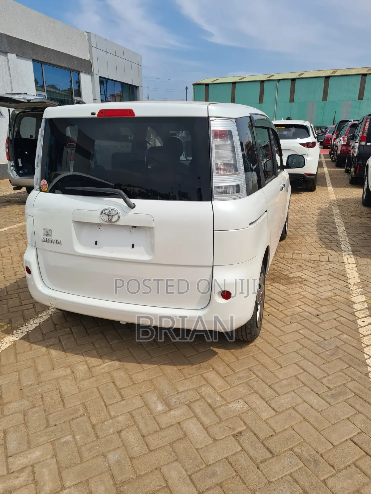 Toyota Sienta 2013 Silver