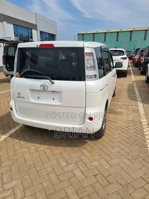 Toyota Sienta 2013 Silver