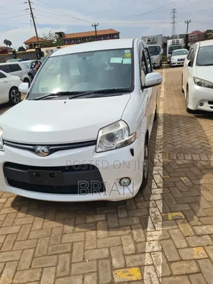 Toyota Sienta 2013 Silver