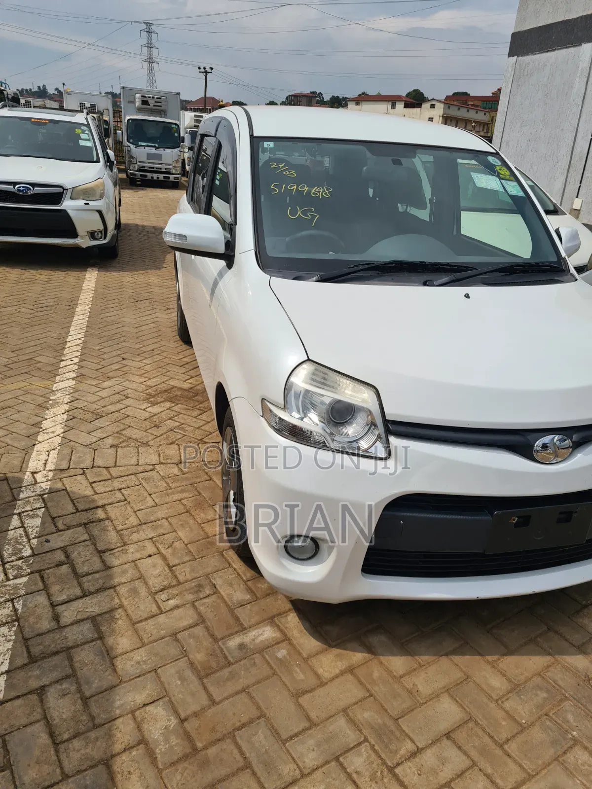 Toyota Sienta 2013 Silver