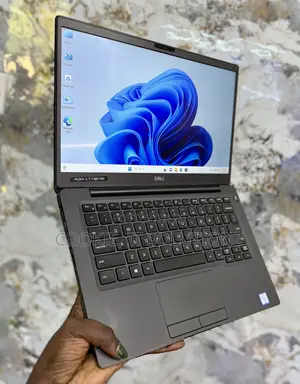Laptop Dell Latitude 7300 8GB Intel Core i5 SSHD (Hybrid) 256GB