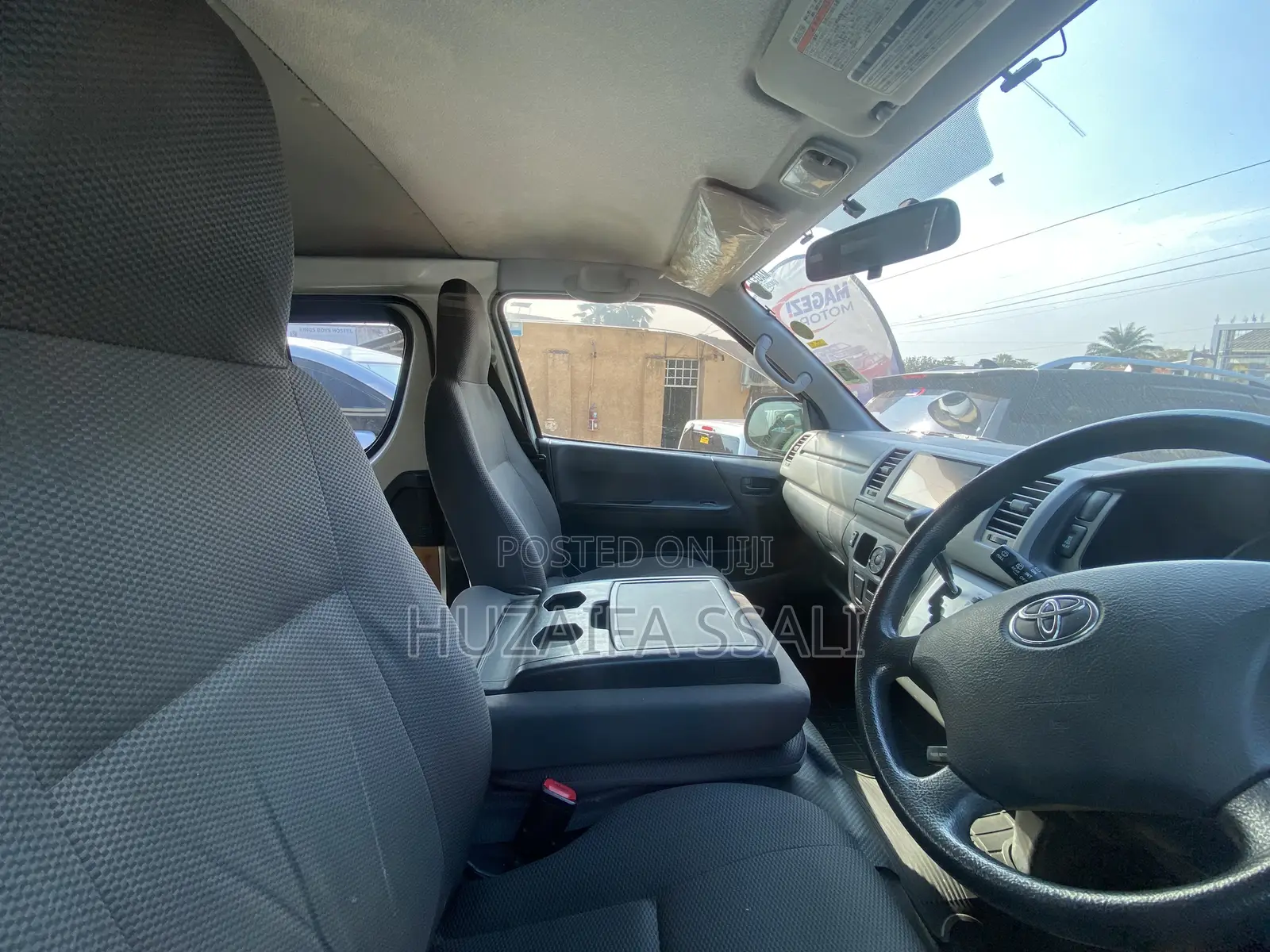 Toyota HiAce 2012 White