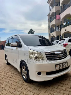 Toyota Noah 2010 White