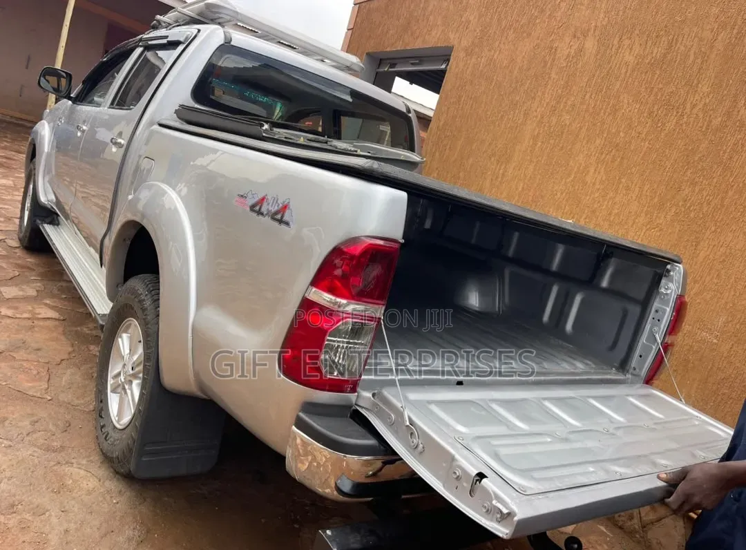 Toyota Hilux 2015 Silver
