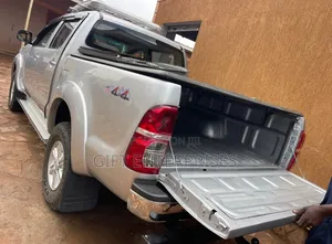 Toyota Hilux 2015 Silver