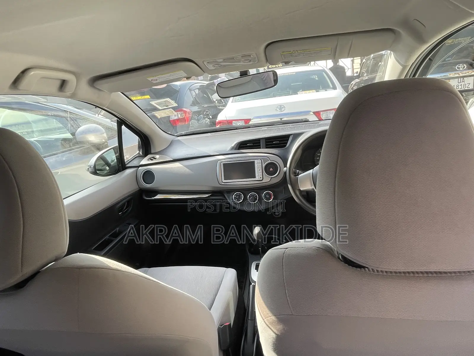 Toyota Vitz 2011 Silver
