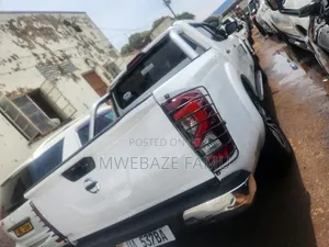 Nissan Navara 2015 White