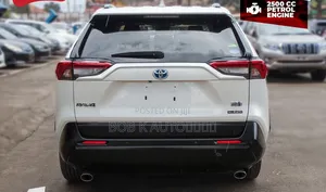 Toyota RAV4 2021 White