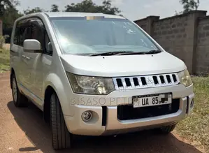 Mitsubishi Delica 2013 White
