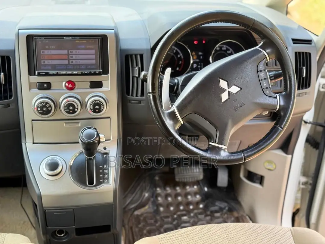 Mitsubishi Delica 2013 White