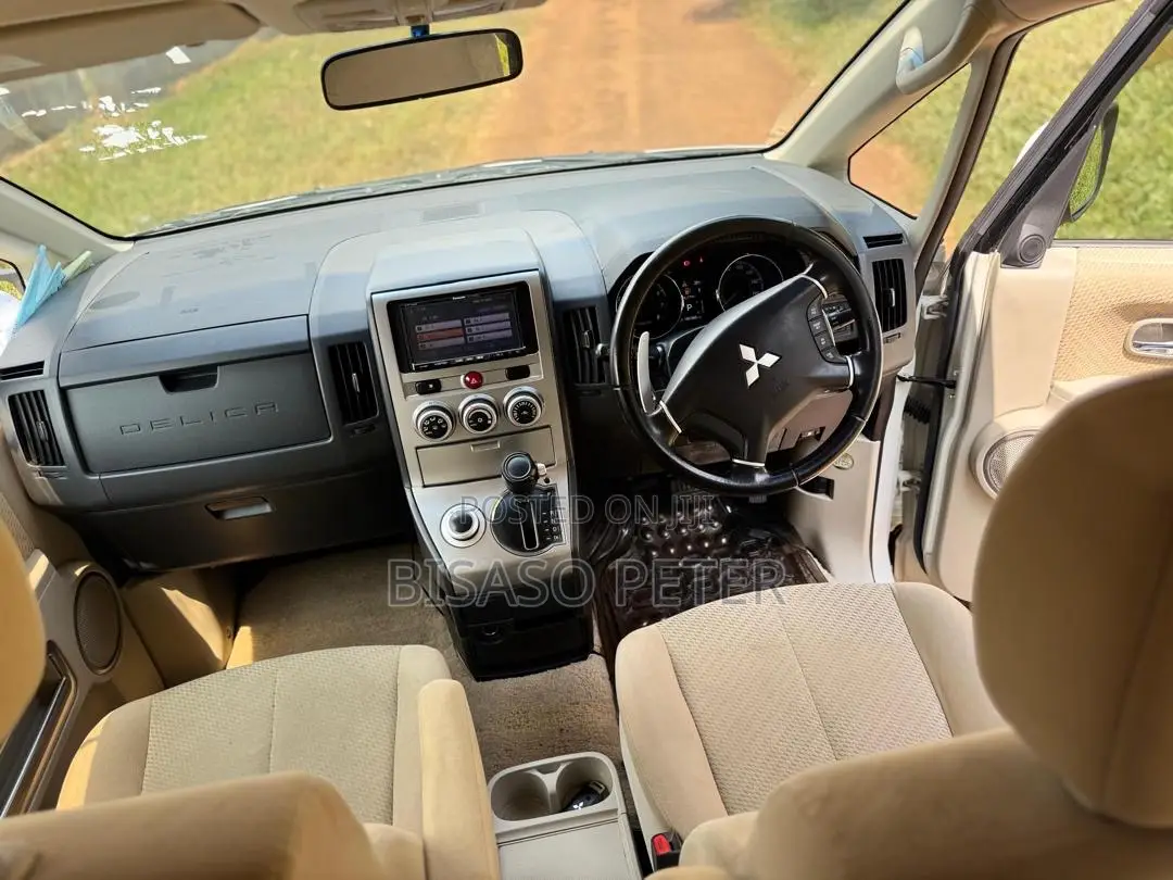 Mitsubishi Delica 2013 White