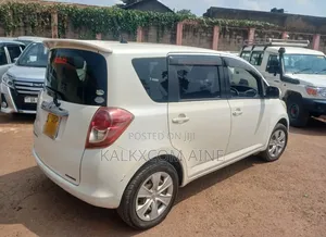 Toyota Ractis 2006 White