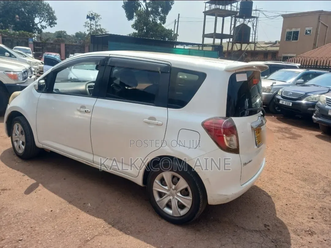 Toyota Ractis 2006 White