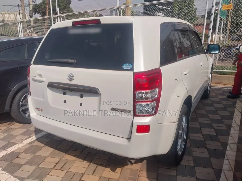 Suzuki Escudo 2012 White