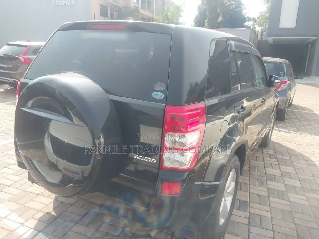 Suzuki Escudo 2012 Black