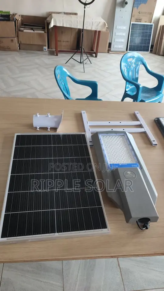 800W Heavy Duty Solar Street Light 70W Panel IP66
