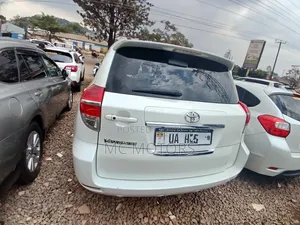 Toyota Vanguard 2011 White