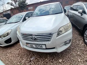 Toyota Vanguard 2011 White