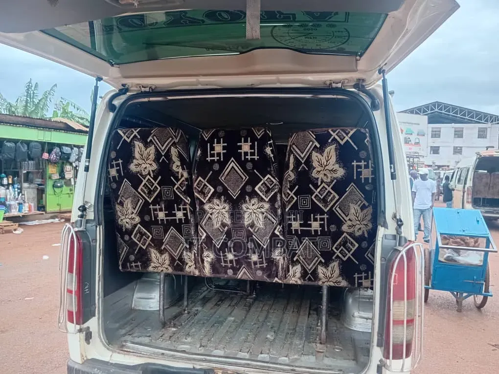 Toyota HiAce 2010 White