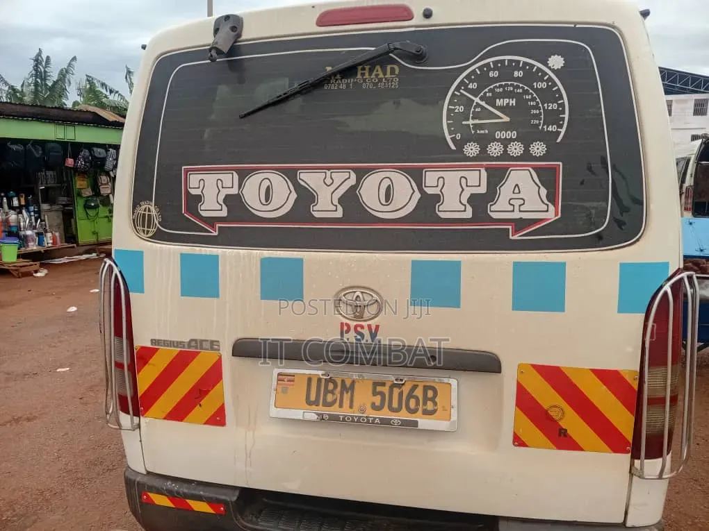 Toyota HiAce 2010 White