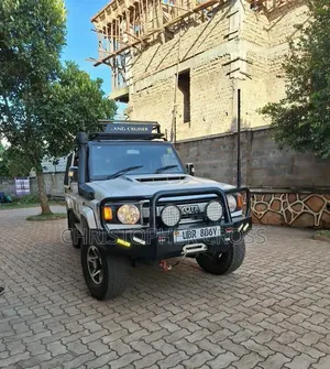 Toyota Land Cruiser 2006 White