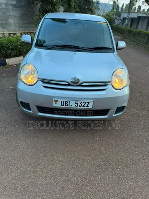 Toyota Sienta 2010 Silver