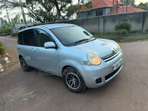 Toyota Sienta 2010 Silver