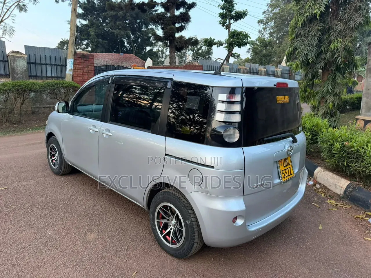Toyota Sienta 2010 Silver