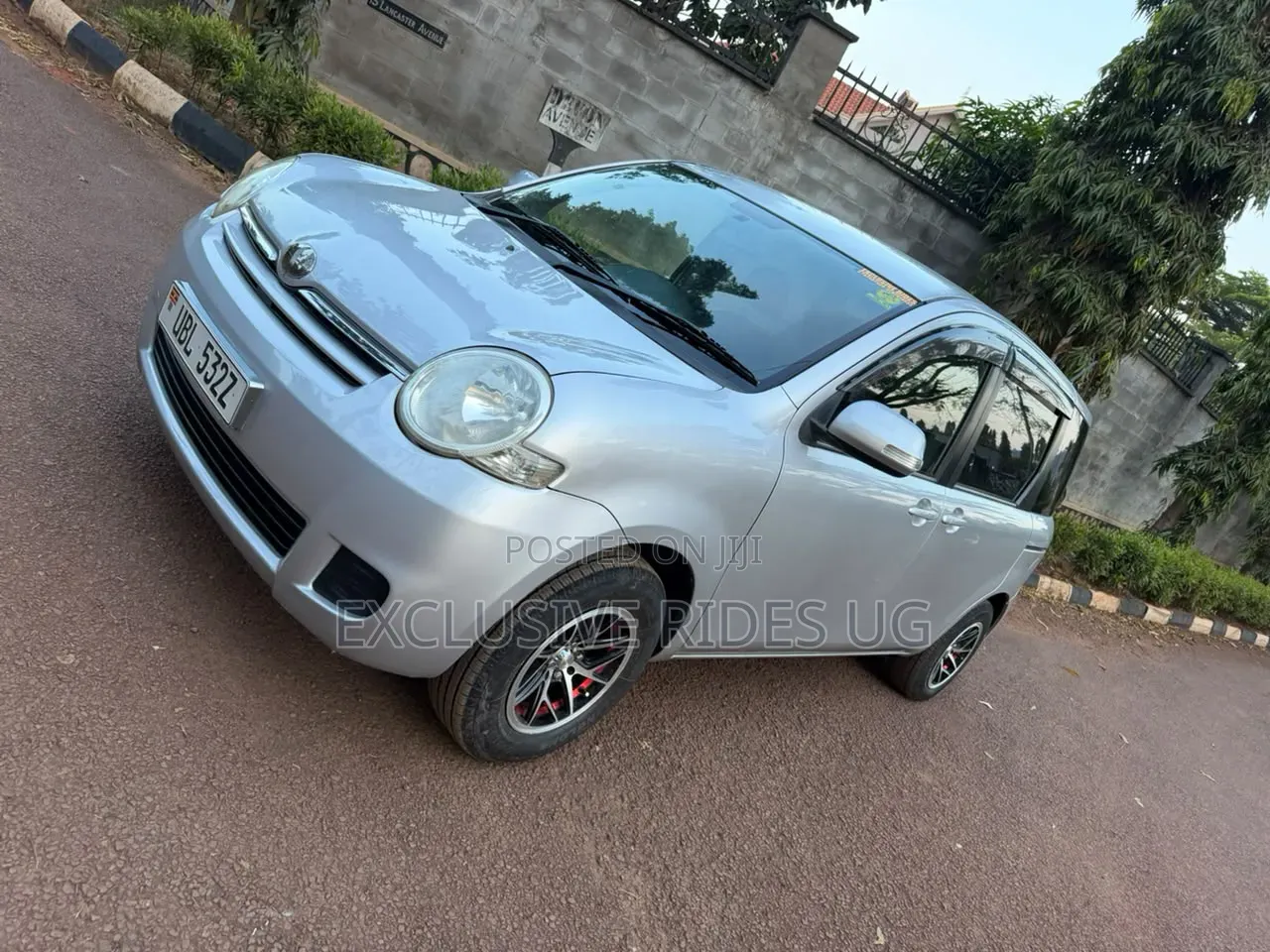 Toyota Sienta 2010 Silver