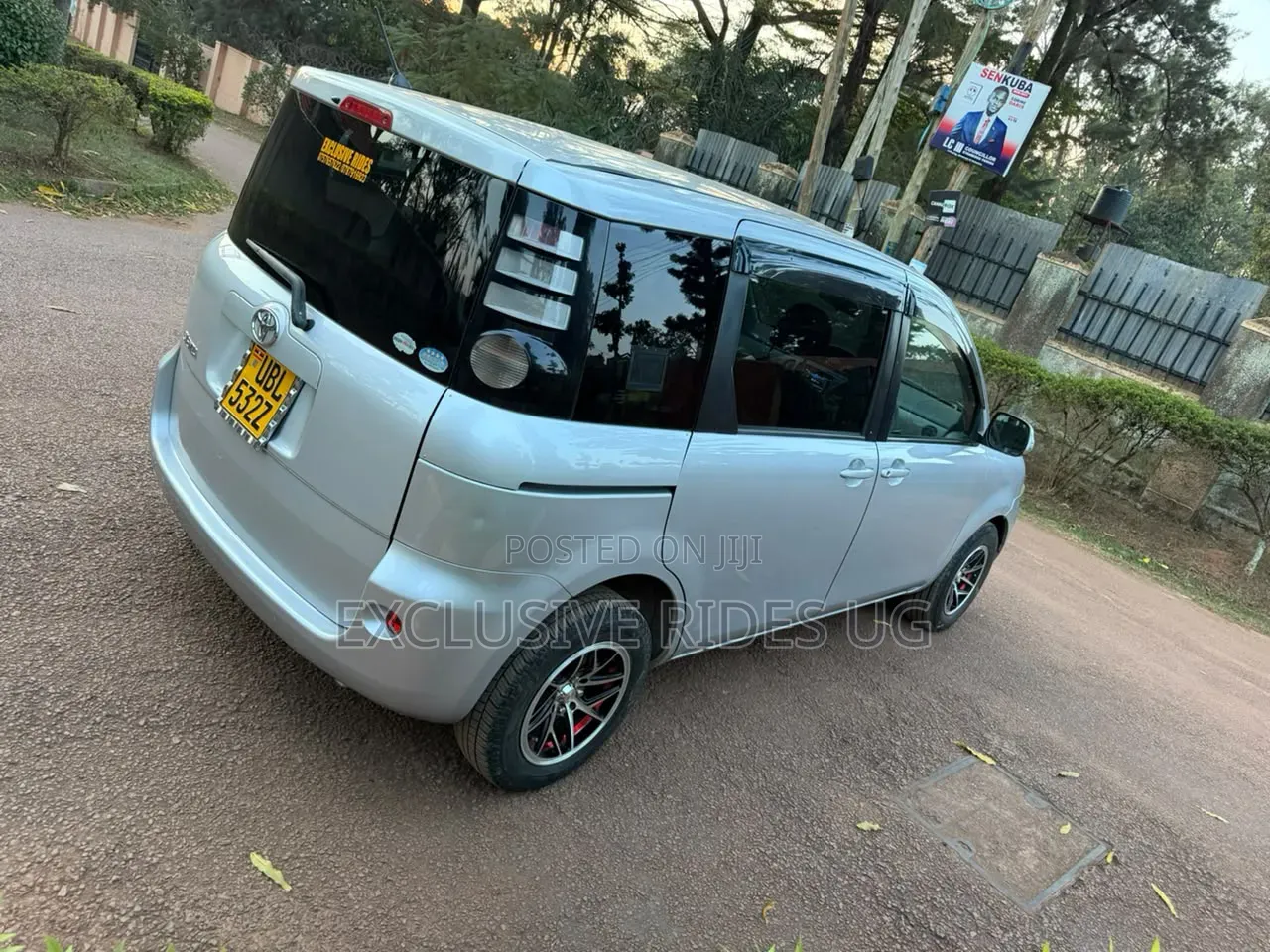 Toyota Sienta 2010 Silver