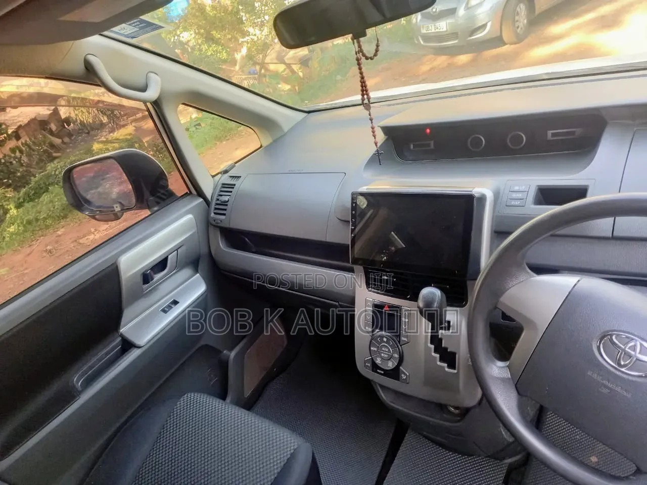 Toyota Noah 2012 White