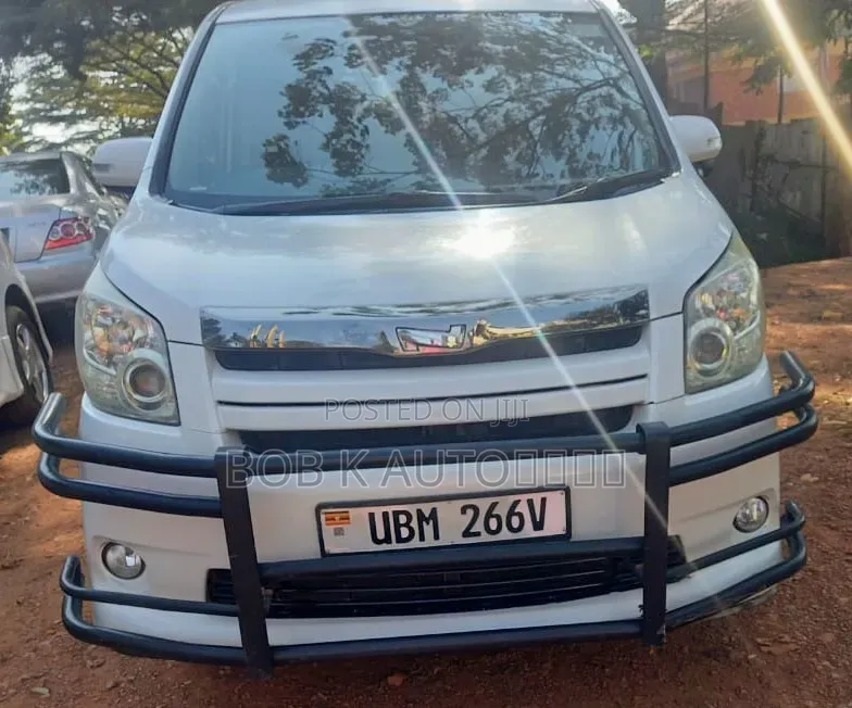 Toyota Noah 2012 White