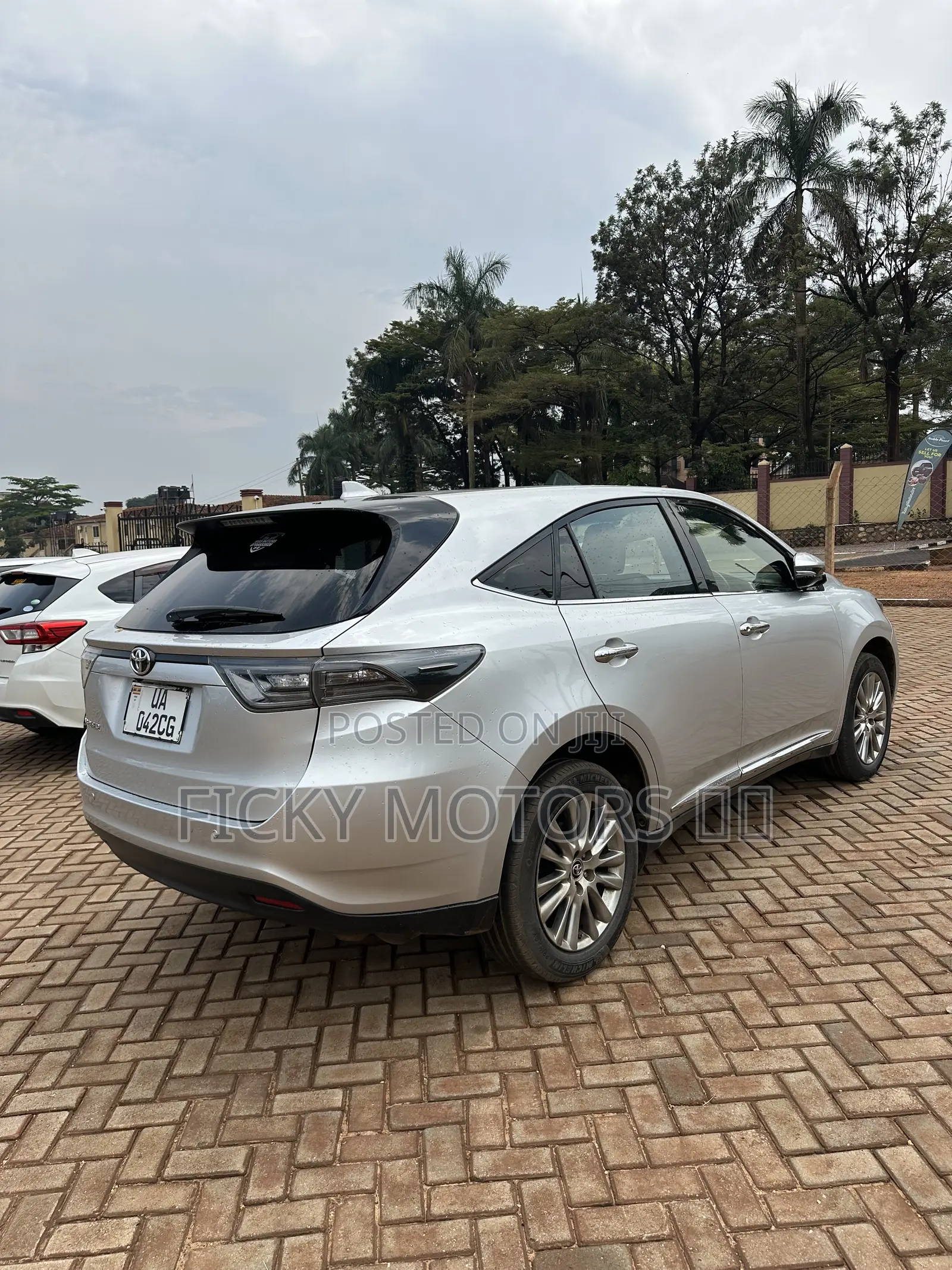 Toyota Harrier 2.0 2015 Silver