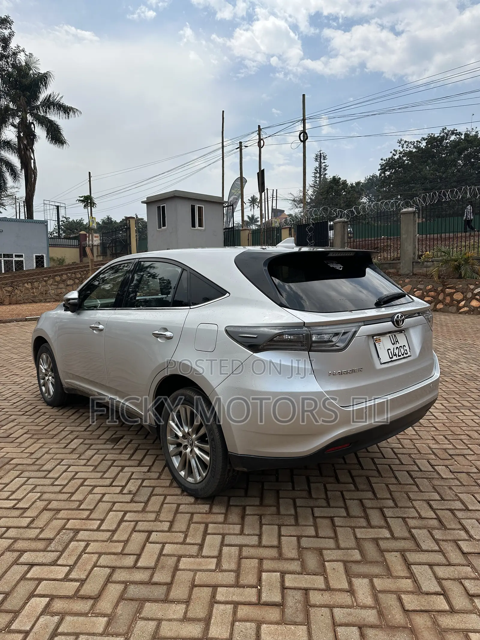 Toyota Harrier 2.0 2015 Silver