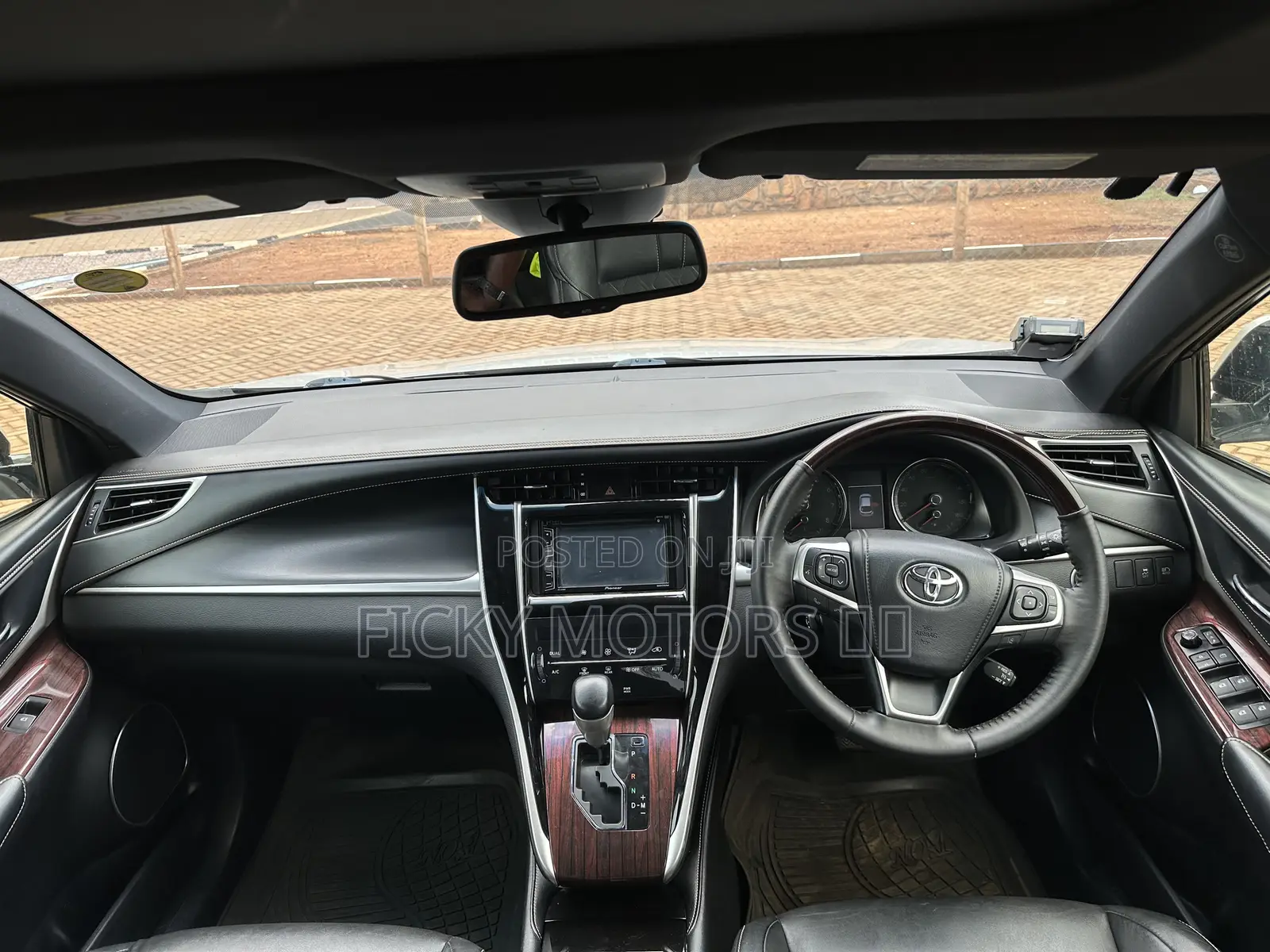 Toyota Harrier 2.0 2015 Silver