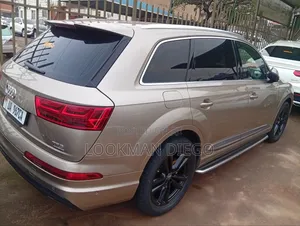 Audi Q7 2017 Gold