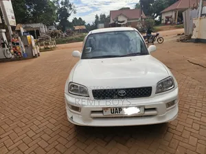 Toyota RAV4 Automatic 2000 White