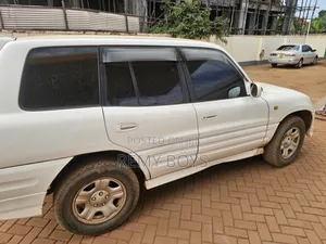 Toyota RAV4 Automatic 2000 White