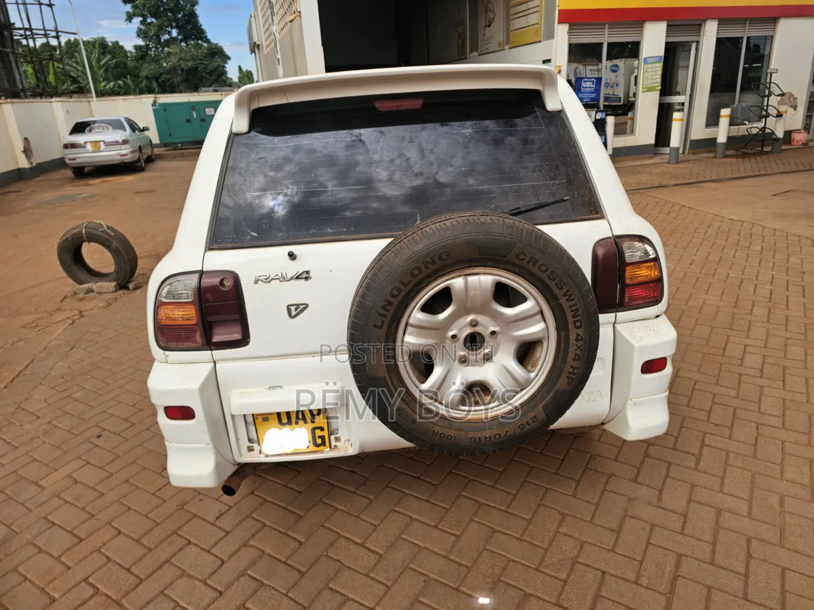 Toyota RAV4 Automatic 2000 White