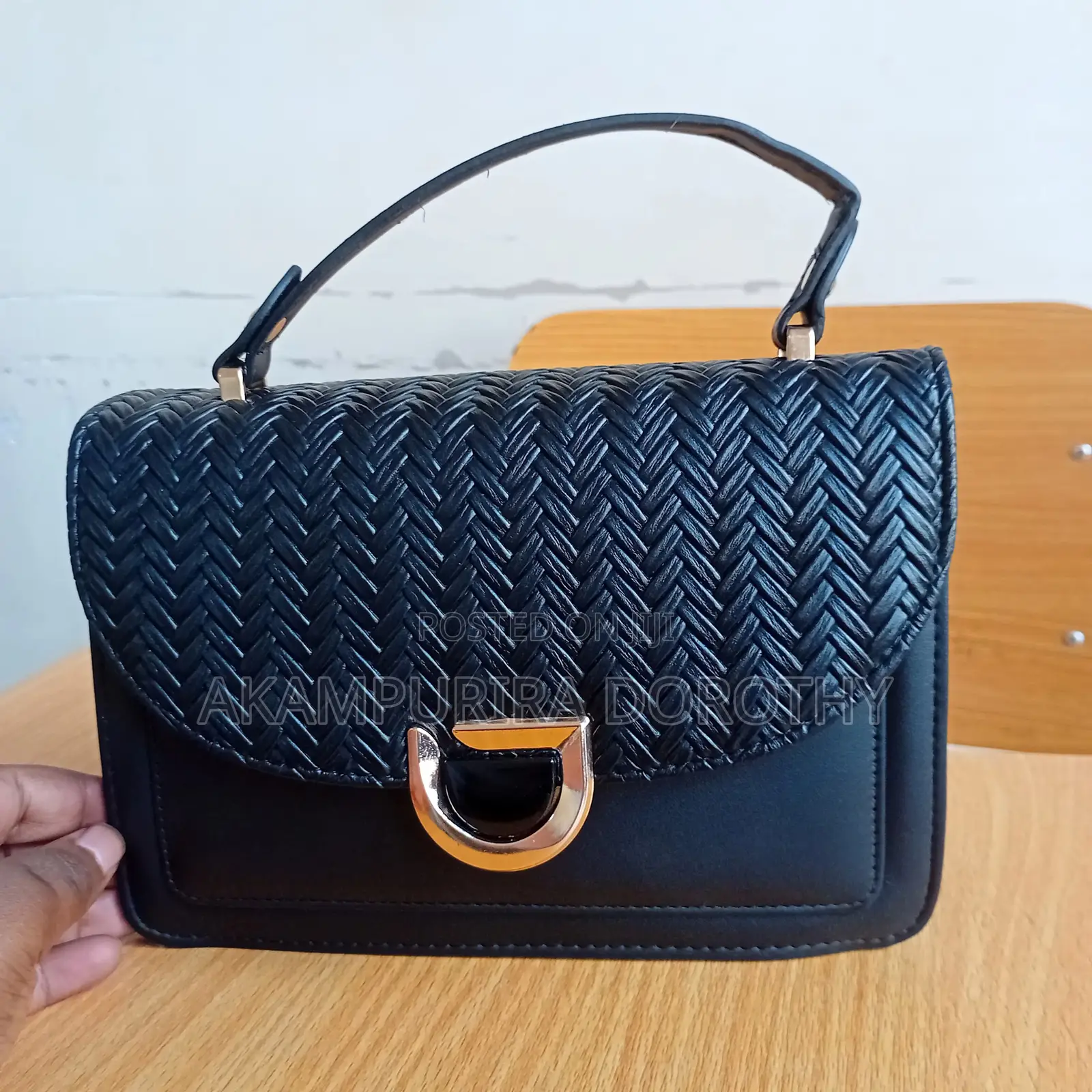 D T Luxury Bags