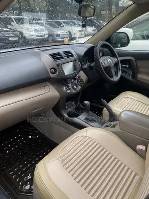 Toyota Vanguard 2010 Silver